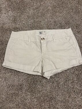 New With Tags American Eagle Outfitters Women's Light Khaki Shorts Size 4 Y2K